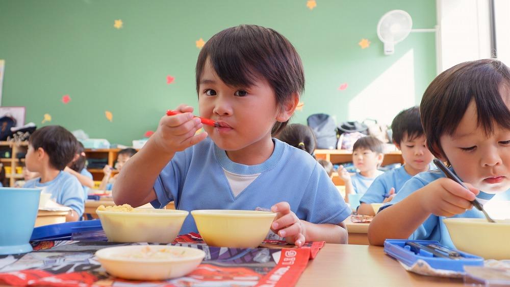 専門の栄養士による完全給食です